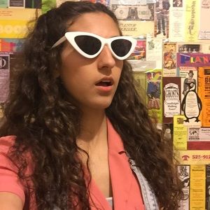 Meet your Posher, Danielle